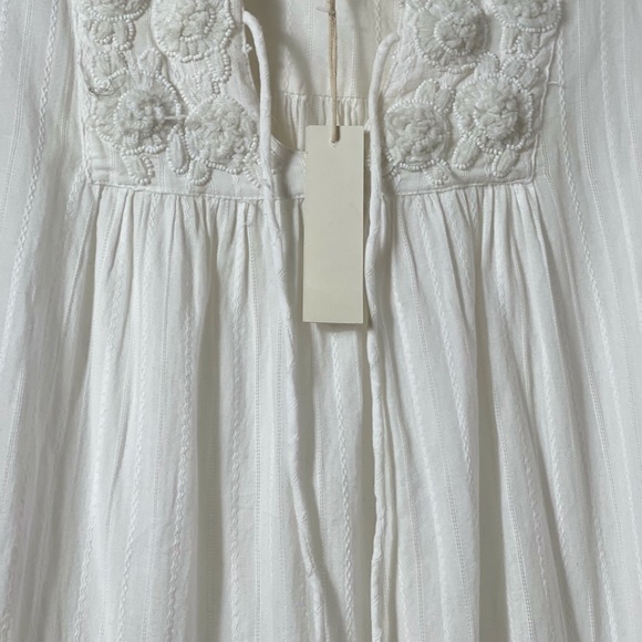 Sleeveless white tunic top NWT - Picture 2 of 10